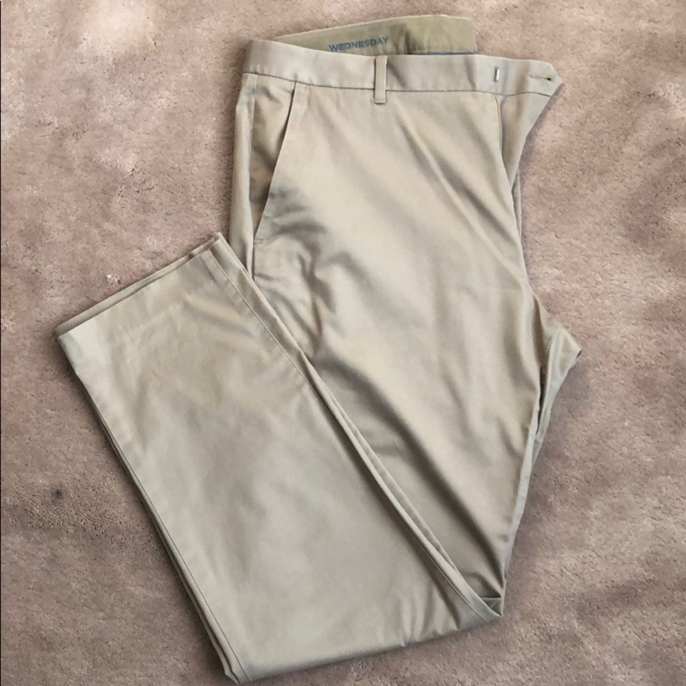 Tan khaki work pants. 38/32. Athletic fit.